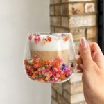 Szklanka termiczna z kwiatami w środku, gipsówka kolorowa 300 ml 1szt SZK211 - obrazek 2